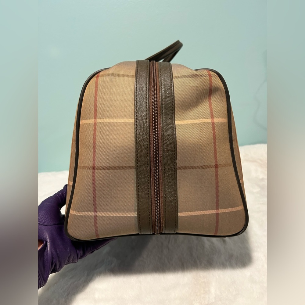 Burberry Nova Plaid Travel Bag 40cm. Authentic and Pre-owned. Great condition. - Picture 7 of 9